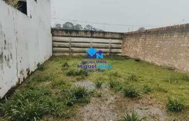 Imagem: A casa possui 2 Dormitórios, 1 Banheiro, 2 Vagas na garagem