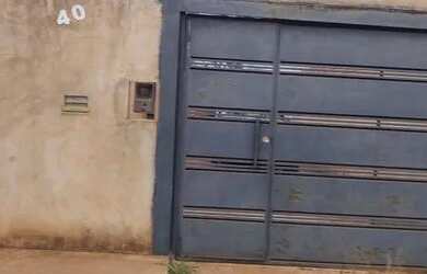 Imagem: A casa possui 2 Dormitórios, 2 Banheiros, 5 Vagas na garagem