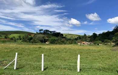 Imagem: O terreno possui 600m² de Área e está localizado em Centro
