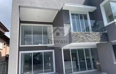 Imagem: A casa possui 4 Dormitórios, 1 Banheiro, 1 Vaga na garagem