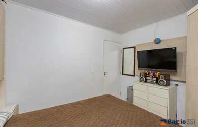 Imagem: A casa possui 3 Dormitórios, 2 Banheiros, 2 Vagas na garagem