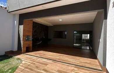 Imagem: A casa possui 2 Dormitórios, 2 Banheiros, 2 Vagas na garagem