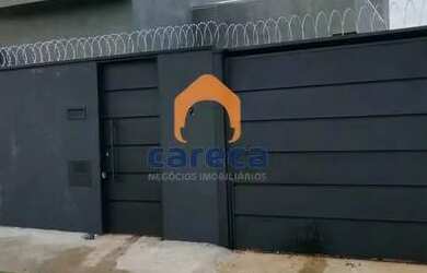 Imagem: A casa possui 2 Dormitórios, 2 Banheiros, 2 Vagas na garagem