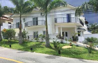 Imagem: A casa possui 3 Dormitórios, 5 Banheiros, 5 Vagas na garagem