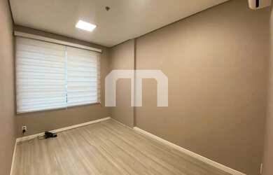 Imagem: O depósito possui 1 Vaga na garagem, 34m² de Área e está