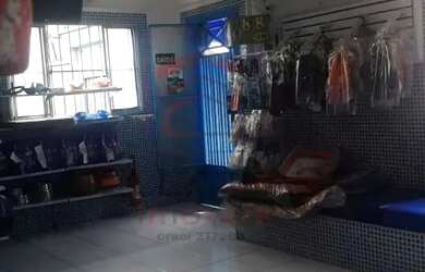 Imagem: O depósito possui 3 Vagas na garagem, 180m² de Área e está