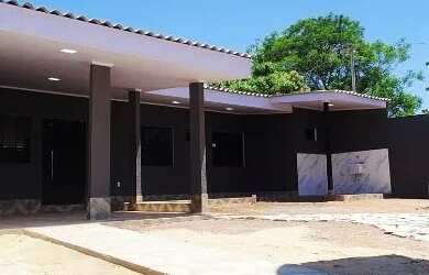 Imagem: A casa possui 2 Dormitórios, 2 Banheiros, 3 Vagas na garagem