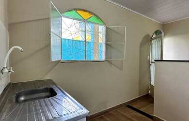 Imagem: A casa possui 1 Dormitório e 1 Banheiro e está localizado