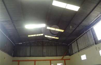 Imagem: O depósito possui 5 Vagas na garagem, 700m² de Área e está