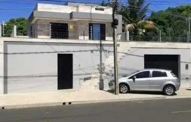 Imagem: A casa possui 4 Dormitórios, 4 Banheiros, 4 Vagas na garagem