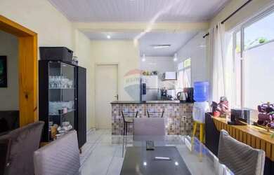 Imagem 6: Casa Aconchegante no Bairro Patronato Conforto, Economia e Localização Estratégica