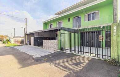 Imagem: A casa possui 4 Dormitórios, 3 Banheiros, 3 Vagas na garagem