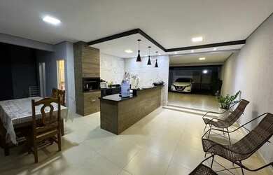 Imagem: A casa em condomínio possui 3 Dormitórios, 2 Banheiros, 1