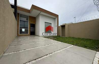 Imagem: A casa possui 3 Dormitórios, 2 Banheiros, 2 Vagas na garagem