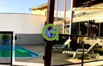 Imagem: A casa possui 4 Dormitórios, 4 Banheiros, 2 Vagas na garagem