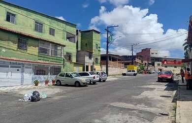 Imagem: A casa possui 3 Dormitórios e 2 Banheiros e está localizado