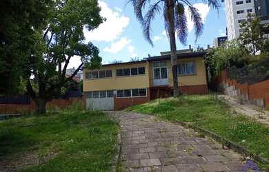 Imagem: A casa possui 1 Dormitório, 3 Banheiros e 230m² de Área e