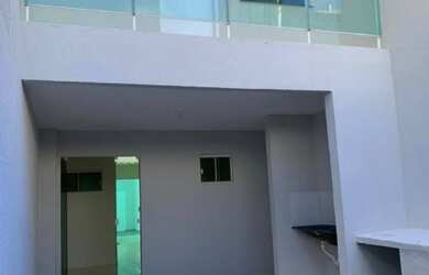 Imagem: A casa possui 3 Dormitórios, 3 Banheiros, 2 Vagas na garagem