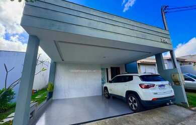 Imagem: A casa em condomínio possui 4 Dormitórios, 2 Banheiros e