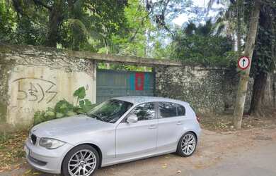 Imagem: A casa possui 2 Dormitórios, 1 Banheiro, 5 Vagas na garagem