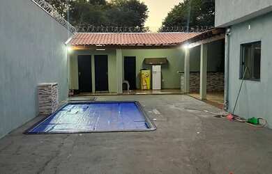 Imagem: A casa possui 2 Dormitórios, 2 Banheiros, 3 Vagas na garagem