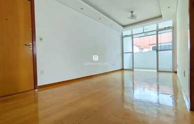 Imagem: O apartamento possui 2 Dormitórios, 1 Banheiro, 2 Vagas na