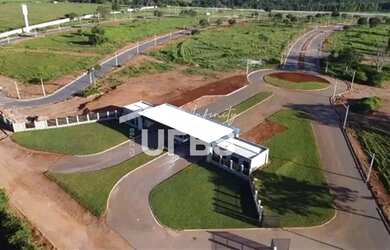 Imagem: O terreno possui 989m² de Área e está localizado em Senador