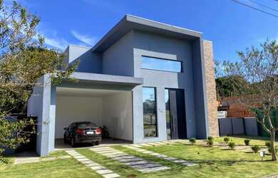 Imagem: A casa em condomínio possui 4 Dormitórios, 5 Banheiros, 5