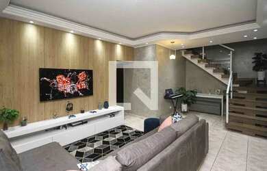 Imagem: A casa possui 3 Dormitórios, 2 Banheiros, 2 Vagas na garagem