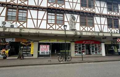 Imagem: O depósito para alugar possui e está localizado em Centro