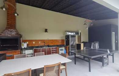 Imagem: A casa em condomínio possui 5 Dormitórios, 5 Banheiros, 5