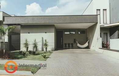 Imagem: A casa possui 3 Dormitórios, 4 Banheiros, 4 Vagas na garagem