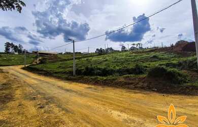 Imagem: O terreno possui 600m² de Área e está localizado em Centro