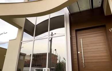 Imagem: A casa em condomínio possui 3 Dormitórios, 5 Banheiros, 2