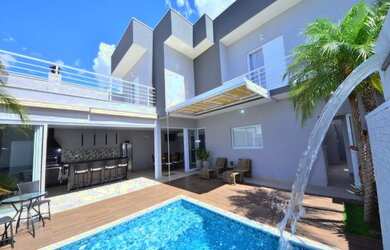 Imagem: A casa em condomínio possui 3 Dormitórios, 4 Banheiros, 4