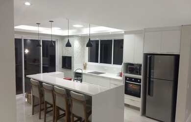 Imagem: A casa em condomínio possui 4 Dormitórios, 4 Banheiros, 5