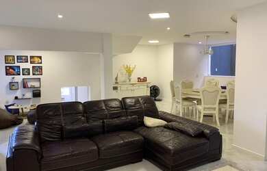 Imagem 6: Casa de condomínio para venda possui 377 metros quadrados com 4 quartos