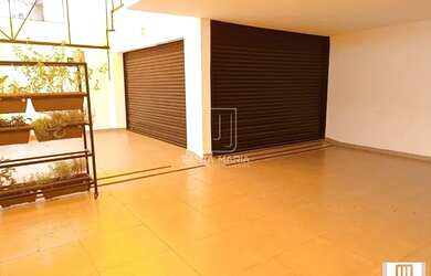 Imagem: O depósito possui 4 Vagas na garagem, 220m² de Área e está