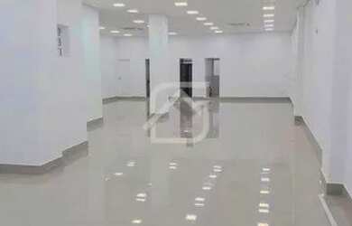 Imagem: O depósito possui 3 Vagas na garagem, 330m² de Área e está