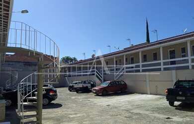 Imagem: A casa possui 1 Dormitório, 1 Banheiro, 1 Vaga na garagem