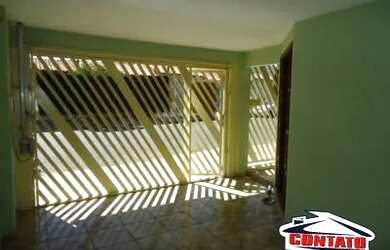 Imagem: A casa possui 3 Dormitórios, 2 Banheiros, 1 Vaga na garagem