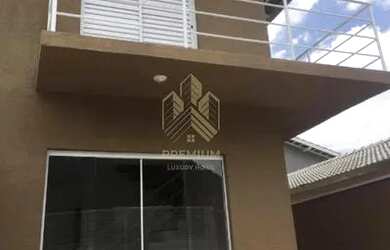 Imagem: A casa possui 3 Dormitórios, 3 Banheiros, 2 Vagas na garagem