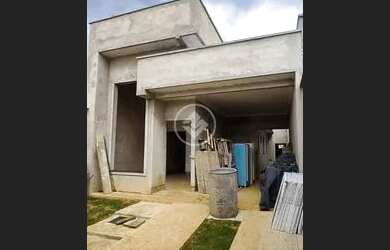 Imagem: A casa possui 3 Dormitórios, 2 Banheiros, 2 Vagas na garagem