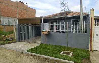 Imagem: A casa possui 2 Dormitórios, 1 Banheiro, 1 Vaga na garagem