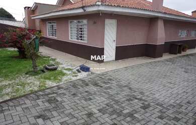 Imagem: A casa possui 3 Dormitórios, 2 Banheiros, 3 Vagas na garagem