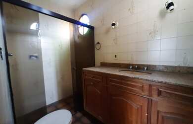 Imagem: O depósito possui 5 Vagas na garagem, 1.800m² de Área e