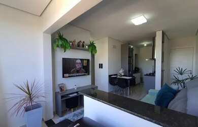 Imagem: O apartamento possui 2 Dormitórios, 1 Banheiro, 1 Vaga na garagem