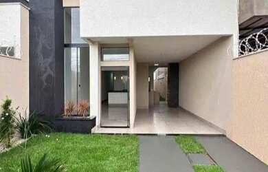 Imagem: A casa possui 2 Dormitórios, 2 Banheiros, 2 Vagas na garagem