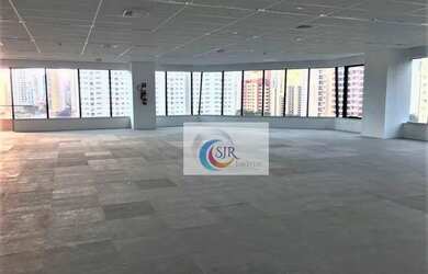 Imagem 4: Sala comercial de 218 m² com 4 vagas de garagem. Piso elevado com carpete,...