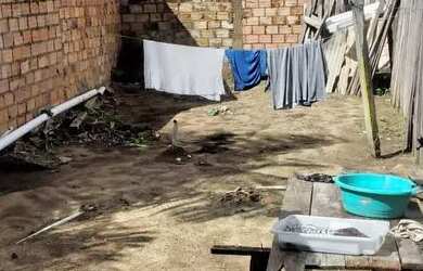 Imagem: A casa à venda possui 2 Dormitórios e 1 Banheiro e está localizado